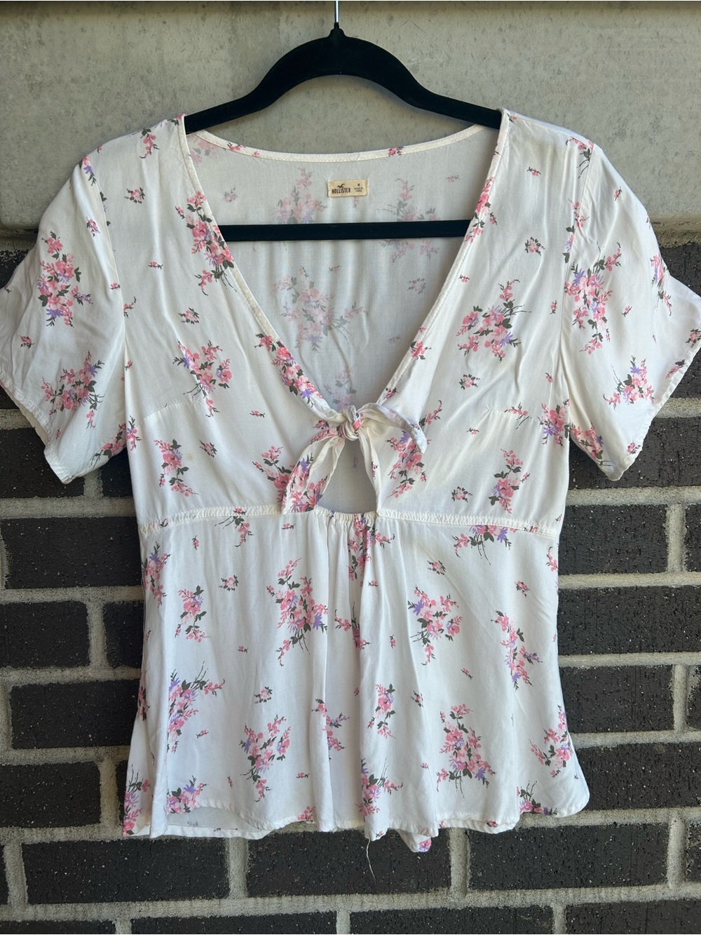 Hollister Floral Tie-Front Blouse - Cream with Pink Floral - Size M